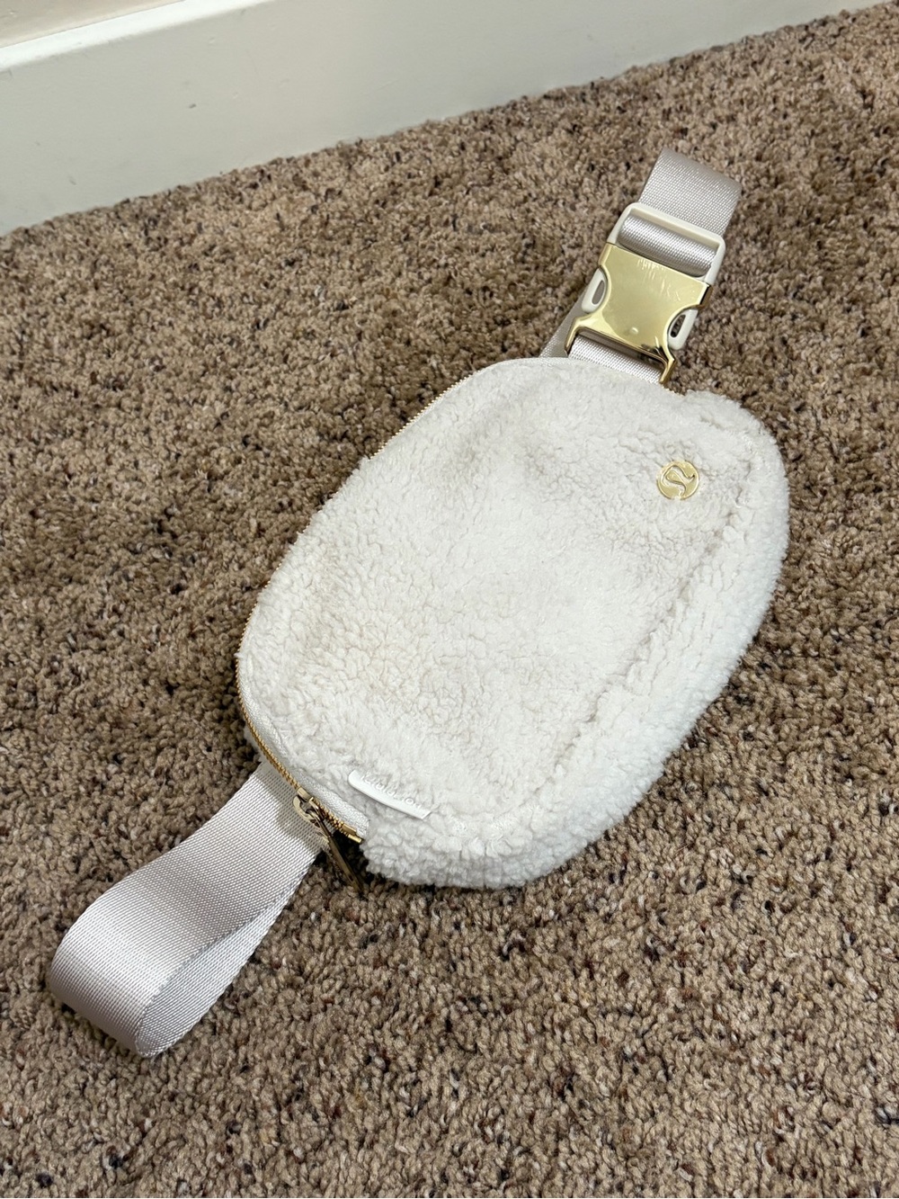 Lululemon Athletica Everywhere Fleece Belt Bag Natural Ivory / Trench, White